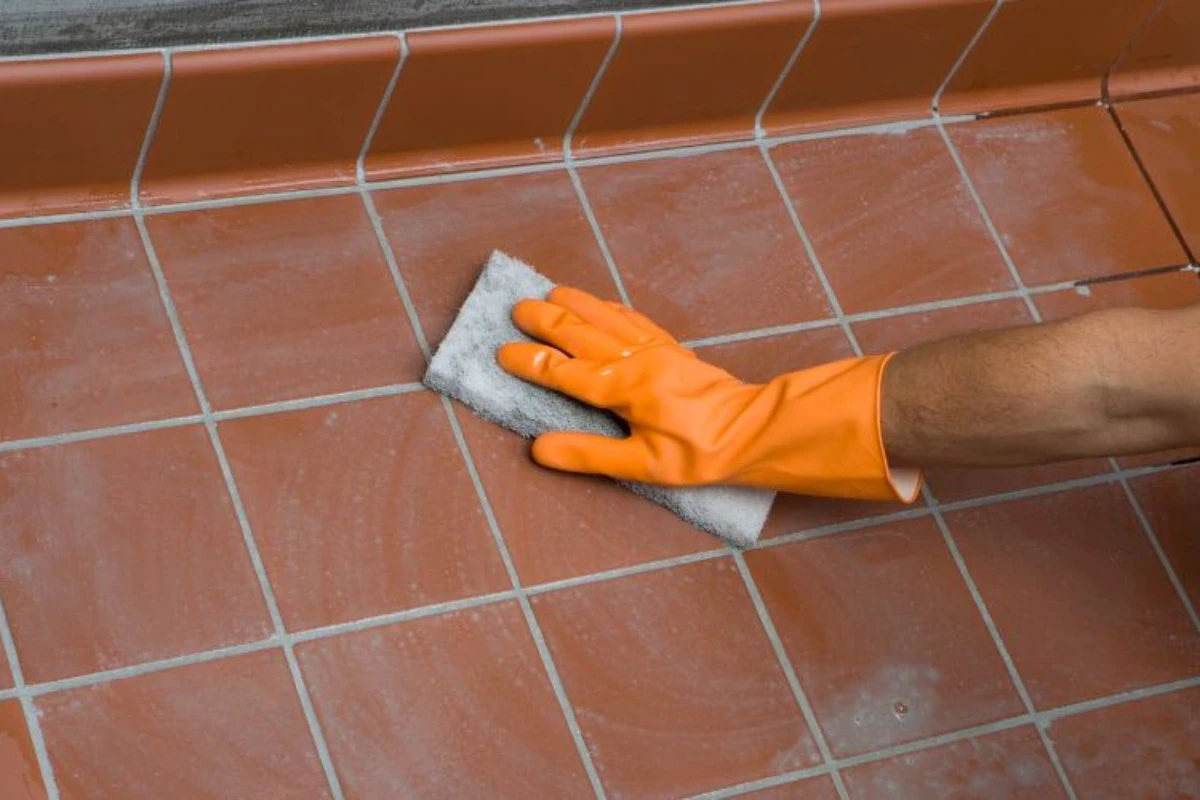 How to Remove Spray Paint From Floor Tile