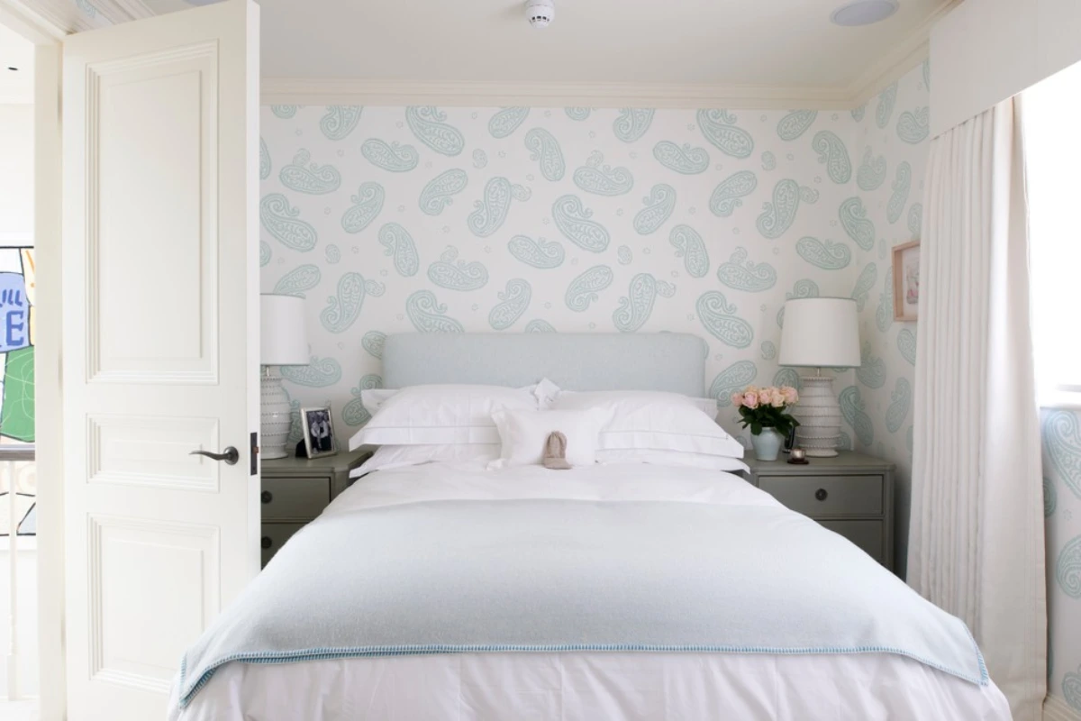 How To Choose Wallpaper For a Small Bedroom
