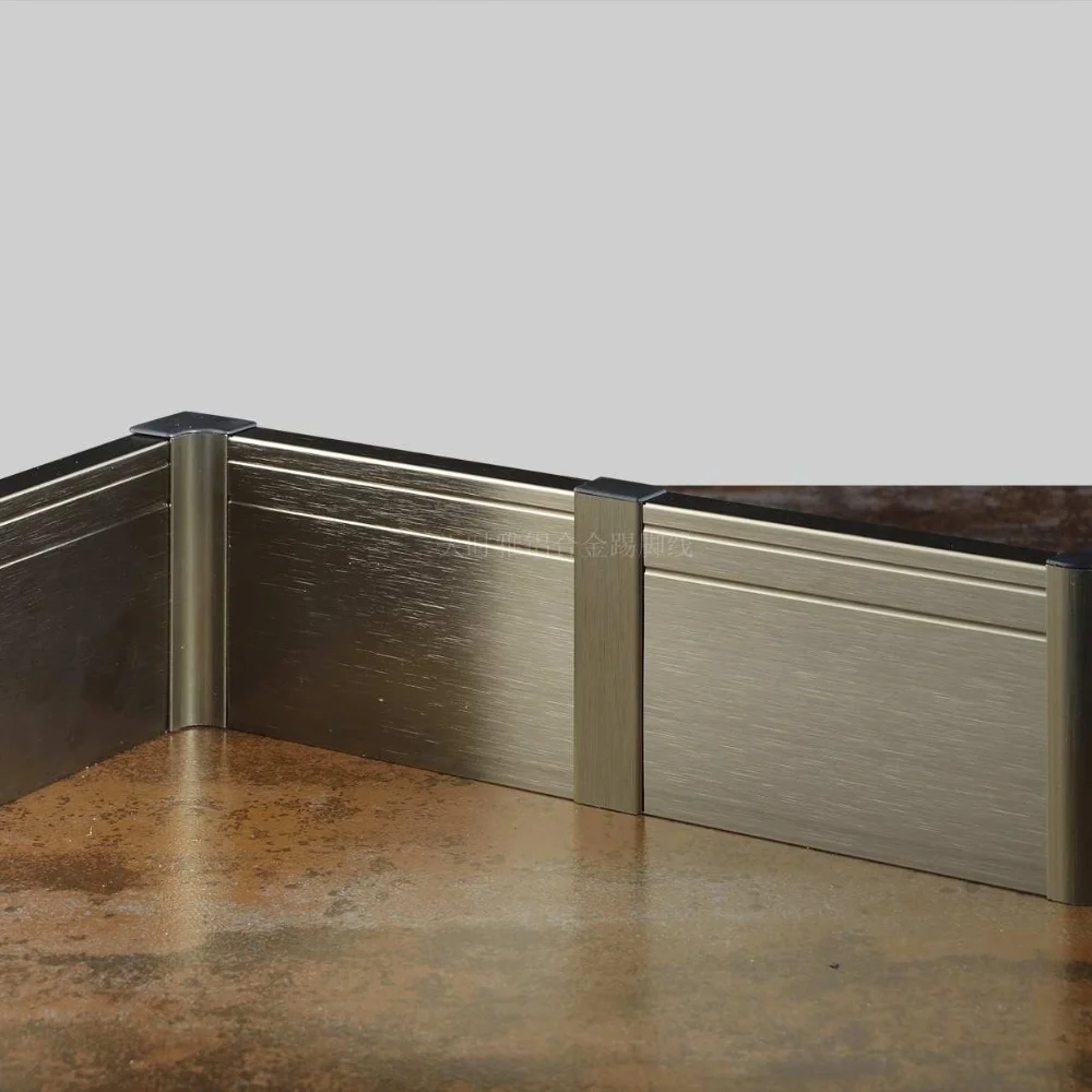 Aluminium skirting profile